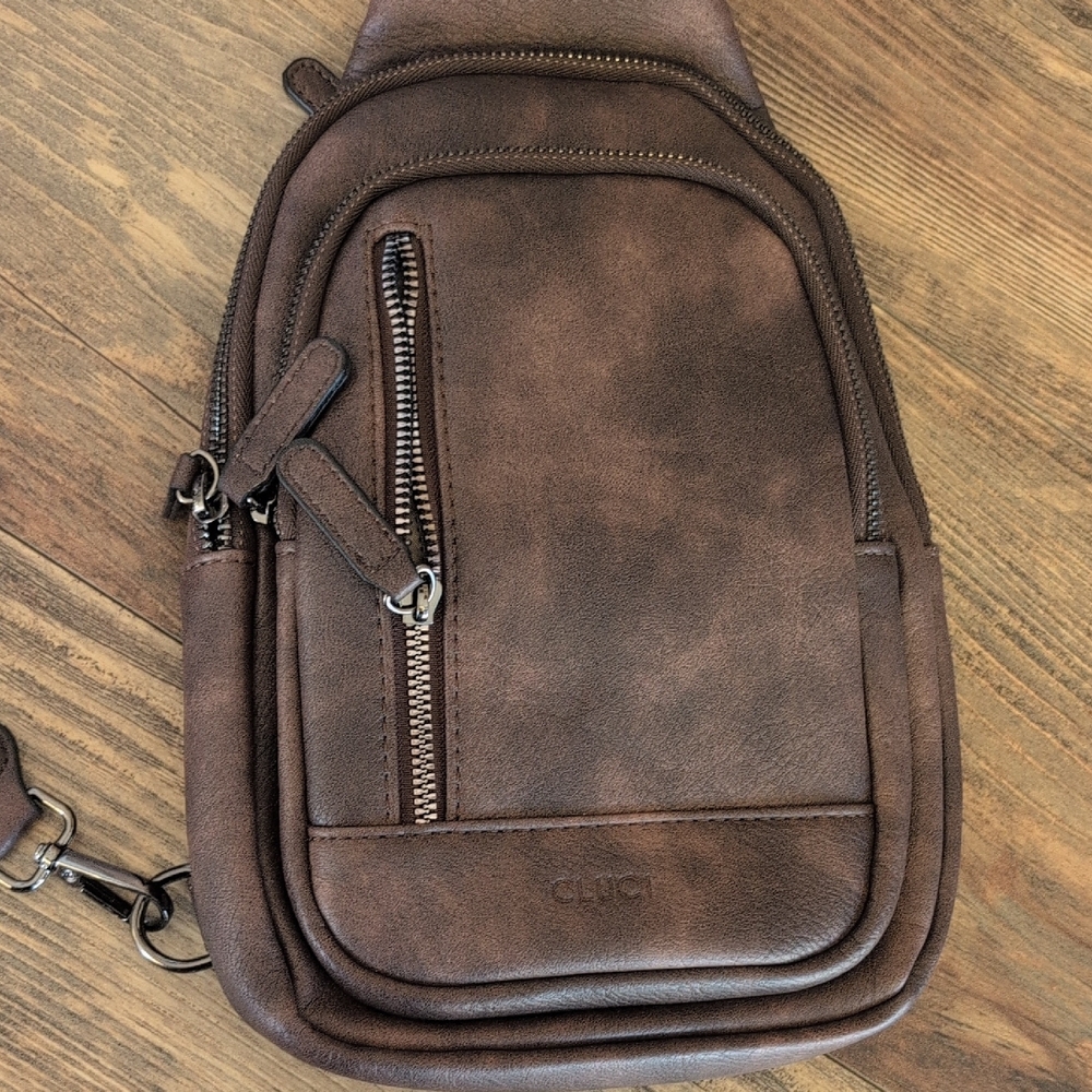 Cluci Sling Vegan Leather Fanny Pack Crossbody Chest Bag   NWT              C296 - Picture 6 of 13
